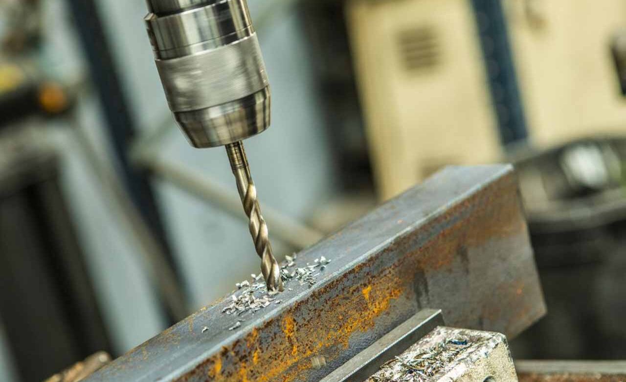 Perforación de un perfil de hierro en nuestro mecanizado
